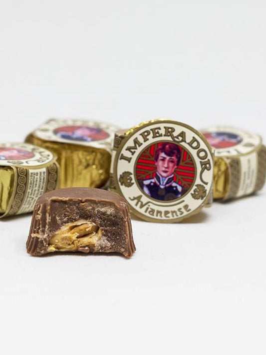 Chocolate Avianense ou Bombons Imperior, mais de um século de tradição da Avianense, unindo sabor, arte e identidade minhota num tributo à cidade de Viana do Castelo. Cada tablete de chocolate Avianenese e bombom é uma expressão de cultura, memória e doçura que resiste ao tempo.