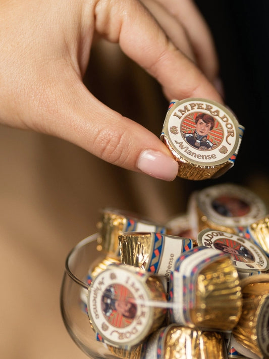 Chocolate Avianense ou Bombons Imperior, mais de um século de tradição da Avianense, unindo sabor, arte e identidade minhota num tributo à cidade de Viana do Castelo. Cada tablete de chocolate Avianenese e bombom é uma expressão de cultura, memória e doçura que resiste ao tempo.