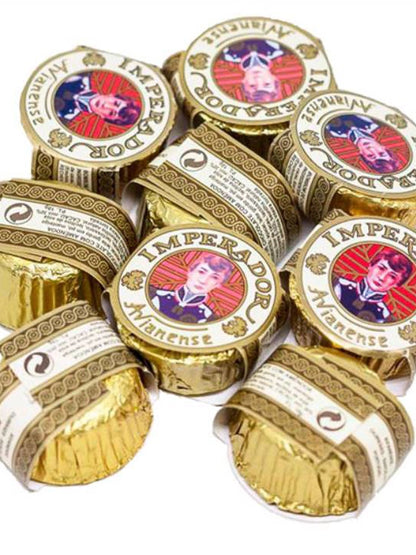 Chocolate Avianense ou Bombons Imperior, mais de um século de tradição da Avianense, unindo sabor, arte e identidade minhota num tributo à cidade de Viana do Castelo. Cada tablete de chocolate Avianenese e bombom é uma expressão de cultura, memória e doçura que resiste ao tempo.