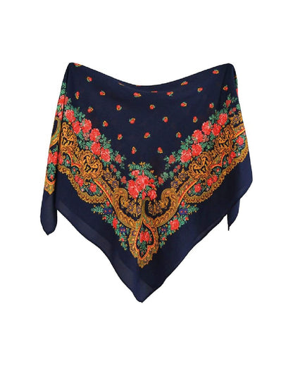 Lenço de Viana do Castelo, lenço minhoto tradicional português com franjas, símbolo do Minho e da cultura de Viana. Lenço regional original usado nas Festas da Senhora d’Agonia, no traje das mordomas e nas danças folclóricas. Lenço de Viana azul, vermelho, branco ou preto, com estampas florais e desenhos típicos do artesanato português. Acessório tradicional de Viana do Castelo, usado por mulheres e homens como símbolo de fé, amor e orgulho minhoto. Lenço cultural português. Presente ideal feito em Portugal